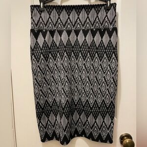 LuLaRoe Black and White Diamond Pattern Pencil Skirt